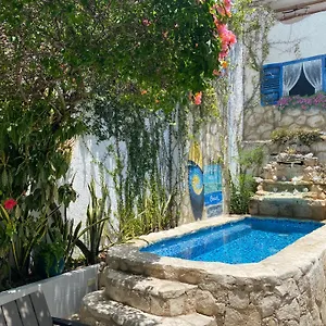 2* בית הארחה Caribo